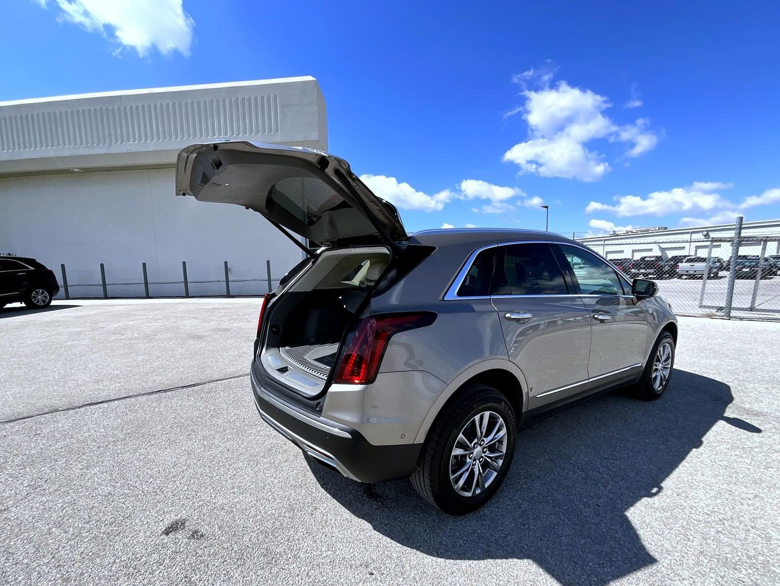 Certified 2023 Cadillac XT5 Premium Luxury w/ Technology Package AWD/4WD image 22
