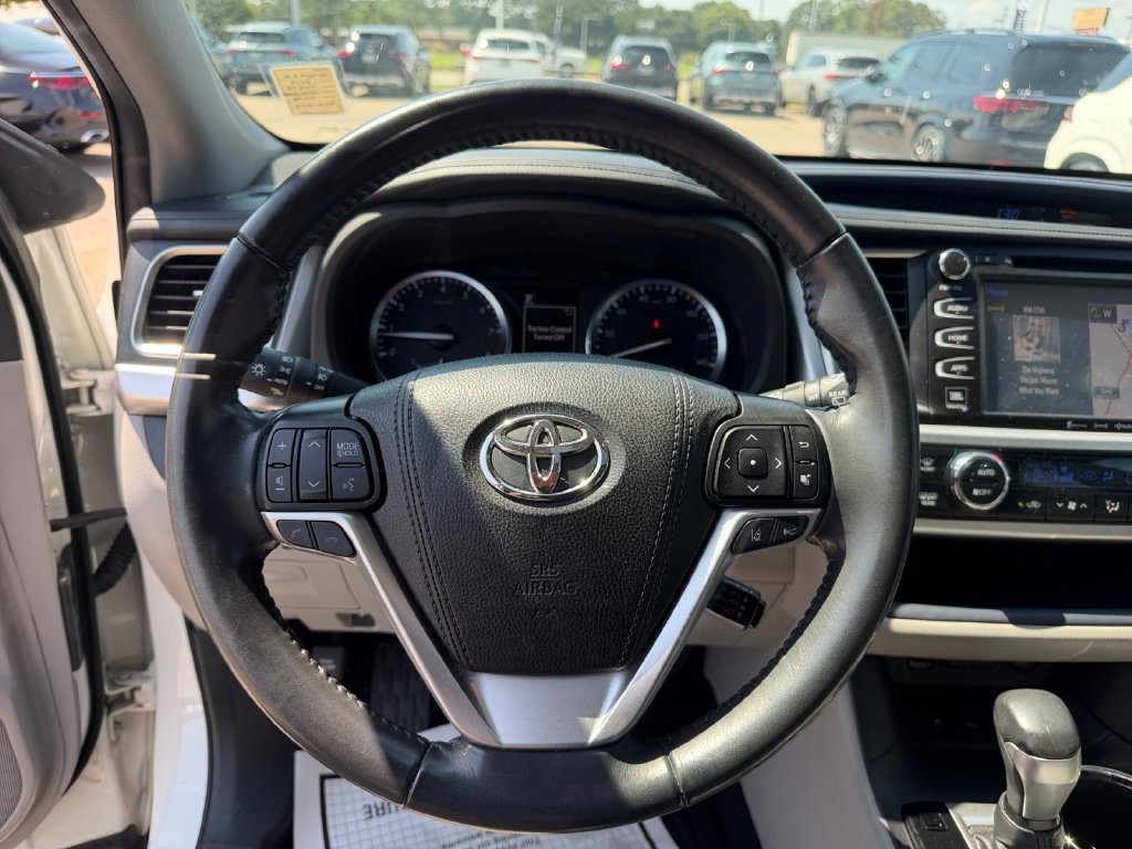 Used 2019 Toyota Highlander Limited FWD image 18