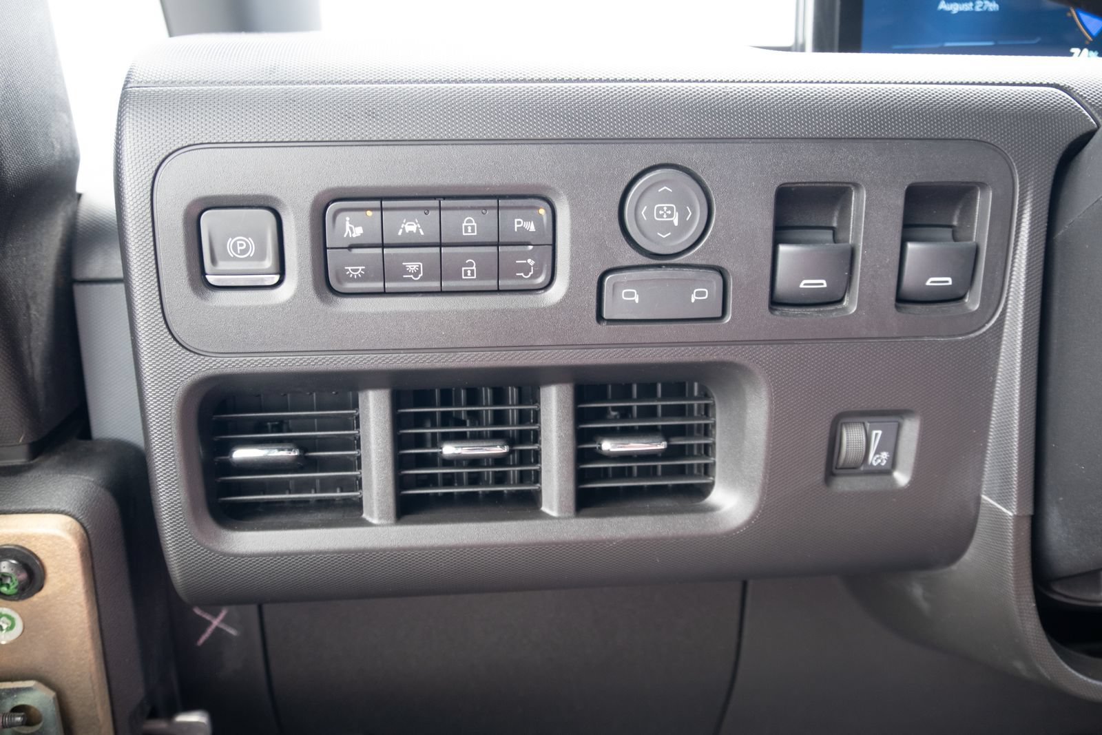 Used 2024 Chevrolet Brightdrop 600 w/ Battery Pack, Max Range AWD/4WD image 8