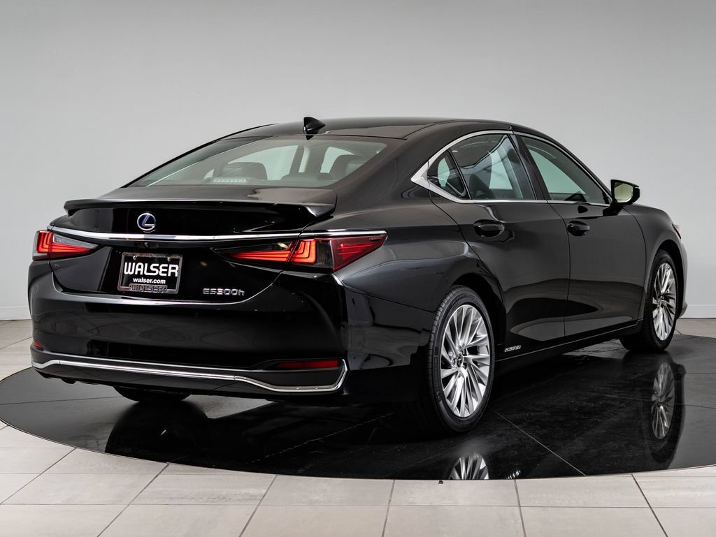 Certified 2020 Lexus ES 300h Ultra Luxury w/ Accessory Package FWD image 10