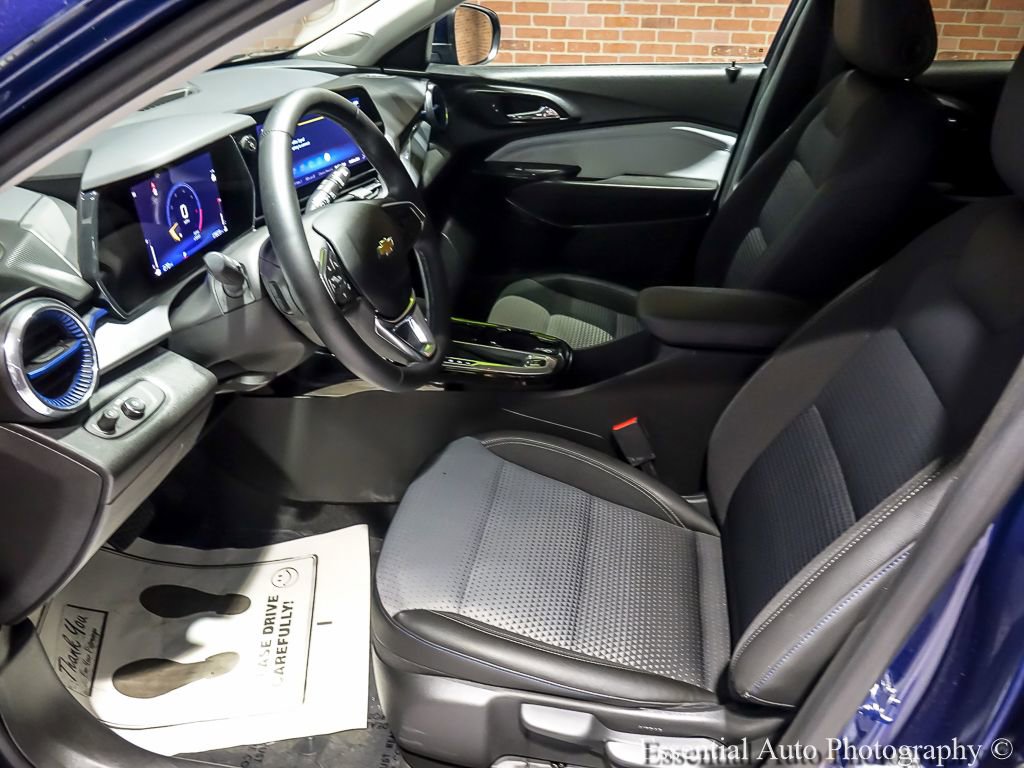 Used 2024 Chevrolet Trax LT w/ Driver Confidence Package FWD image 12