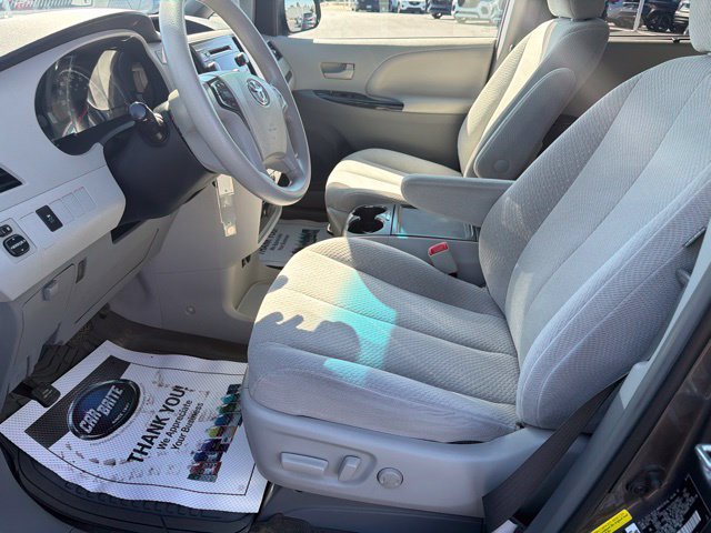 Used 2014 Toyota Sienna LE FWD image 25