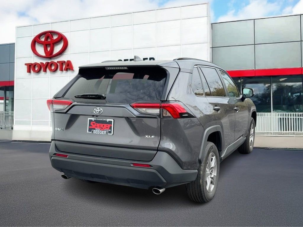 Used 2025 Toyota RAV4 XLE image 3