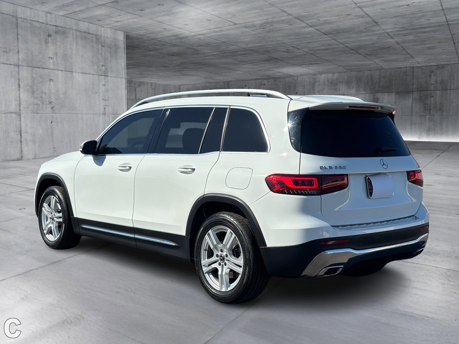 Used 2023 Mercedes-Benz GLB 250 image 4