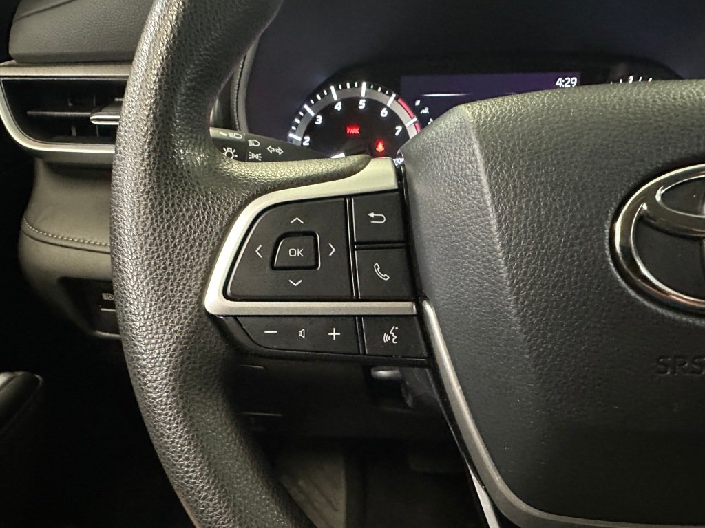 Used 2023 Toyota Highlander L FWD image 10