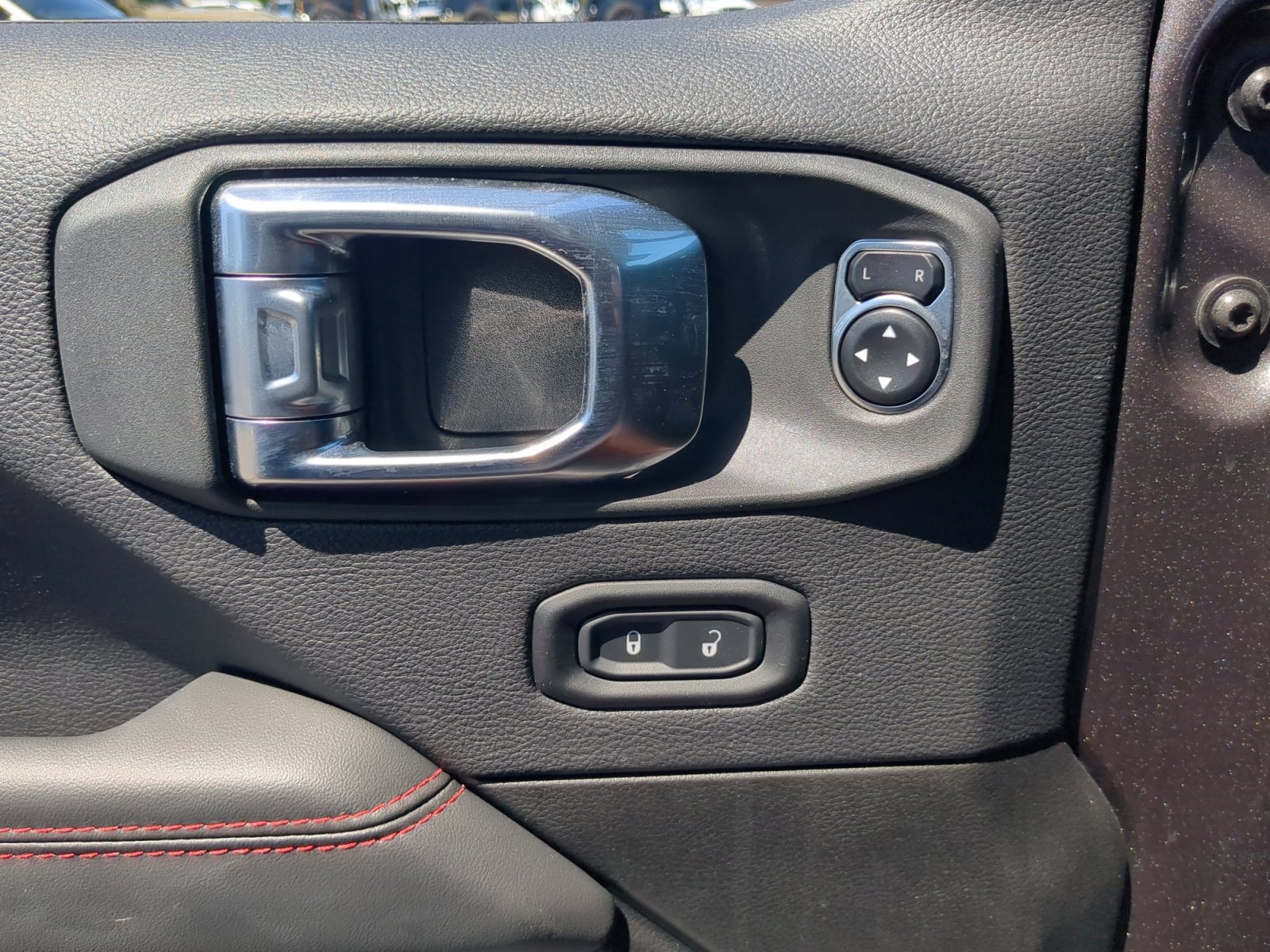 New 2025 Jeep Wrangler Unlimited Rubicon w/ Steel Bumper Group image 16