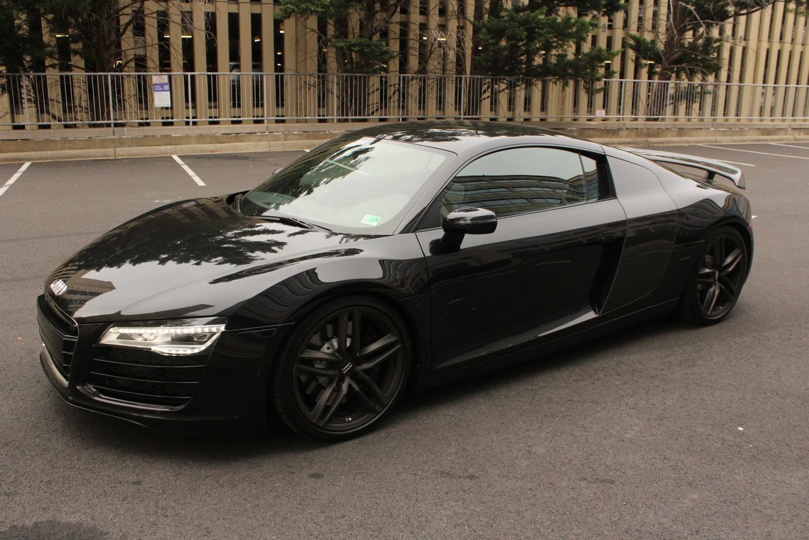 Used 2014 Audi R8 V8 w/ Enhanced Leather Package AWD/4WD image 22