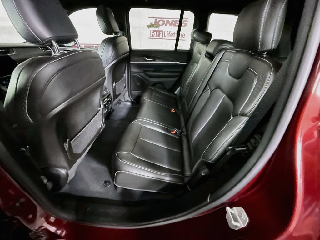 Used 2024 Jeep Grand Cherokee Limited w/ Black Appearance Package RWD image 27