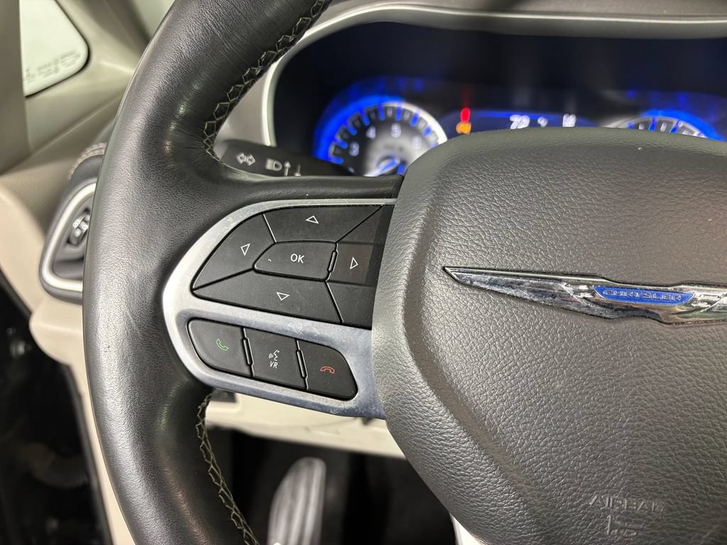 Used 2021 Chrysler Pacifica Touring-L AWD/4WD image 22