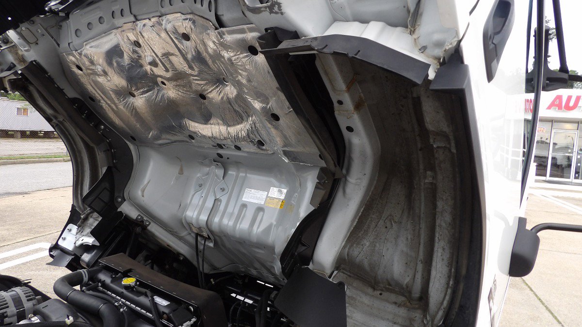 Used 2020 Isuzu NPR RWD image 28