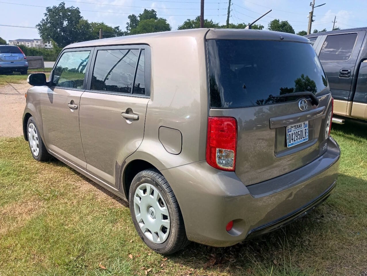 Used 2015 Scion xB FWD image 3