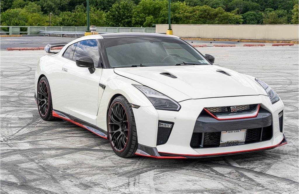 Used 2018 Nissan GT-R Premium image 8