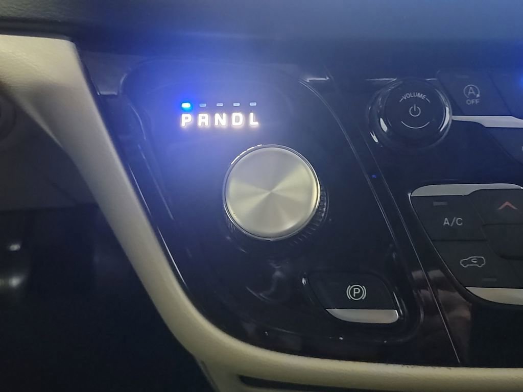 Used 2024 Chrysler Pacifica Touring-L image 20