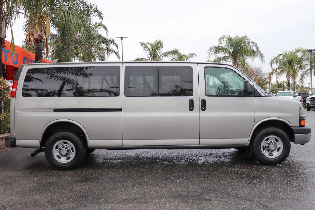 Used 2005 Chevrolet Express 3500 Extended Passenger w/ LS Preferred Equipment Group image 10