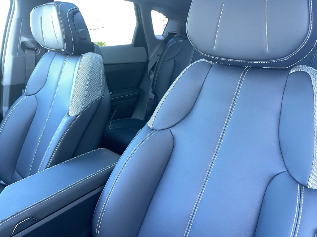 New 2027 Cadillac Optiq Luxury w/ LPO, Floor Liner Package AWD/4WD image 17