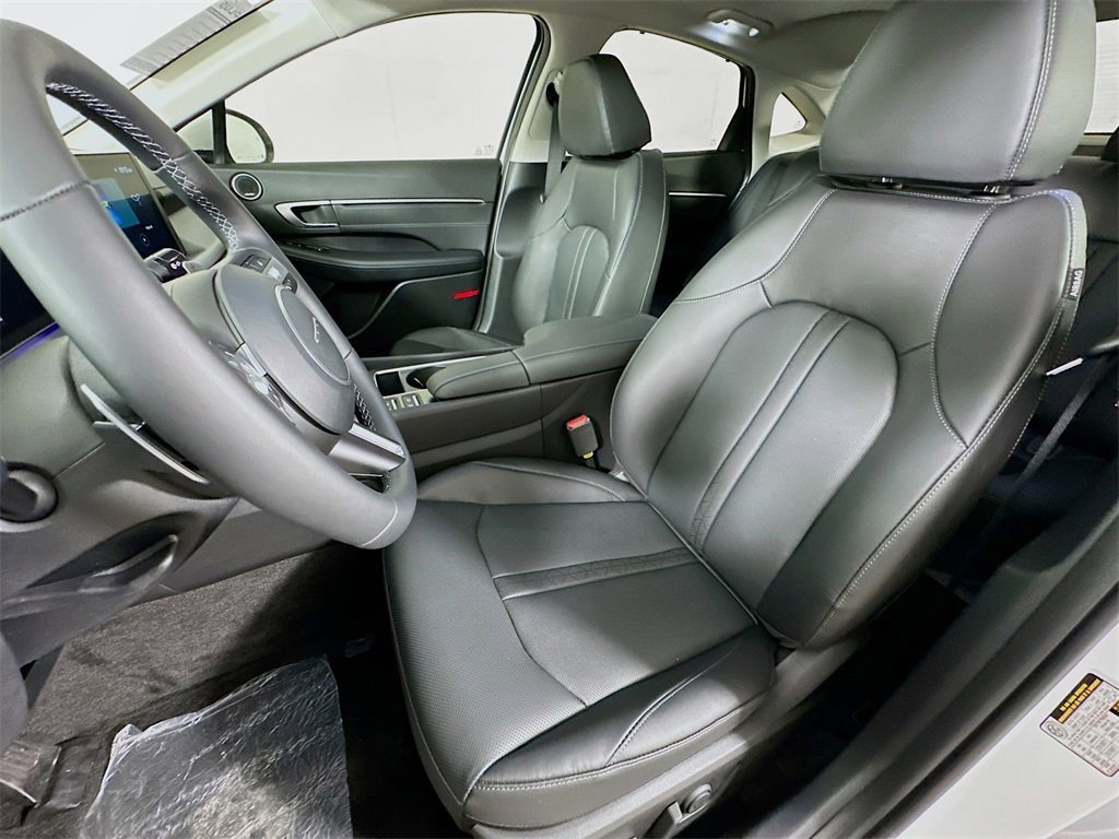 New 2025 Hyundai Sonata Limited image 13