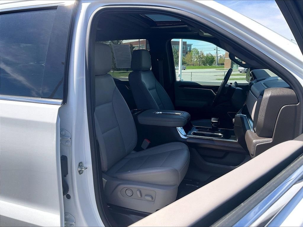 Used 2022 GMC Sierra 1500 SLT w/ SLT Premium Plus Package AWD/4WD image 11