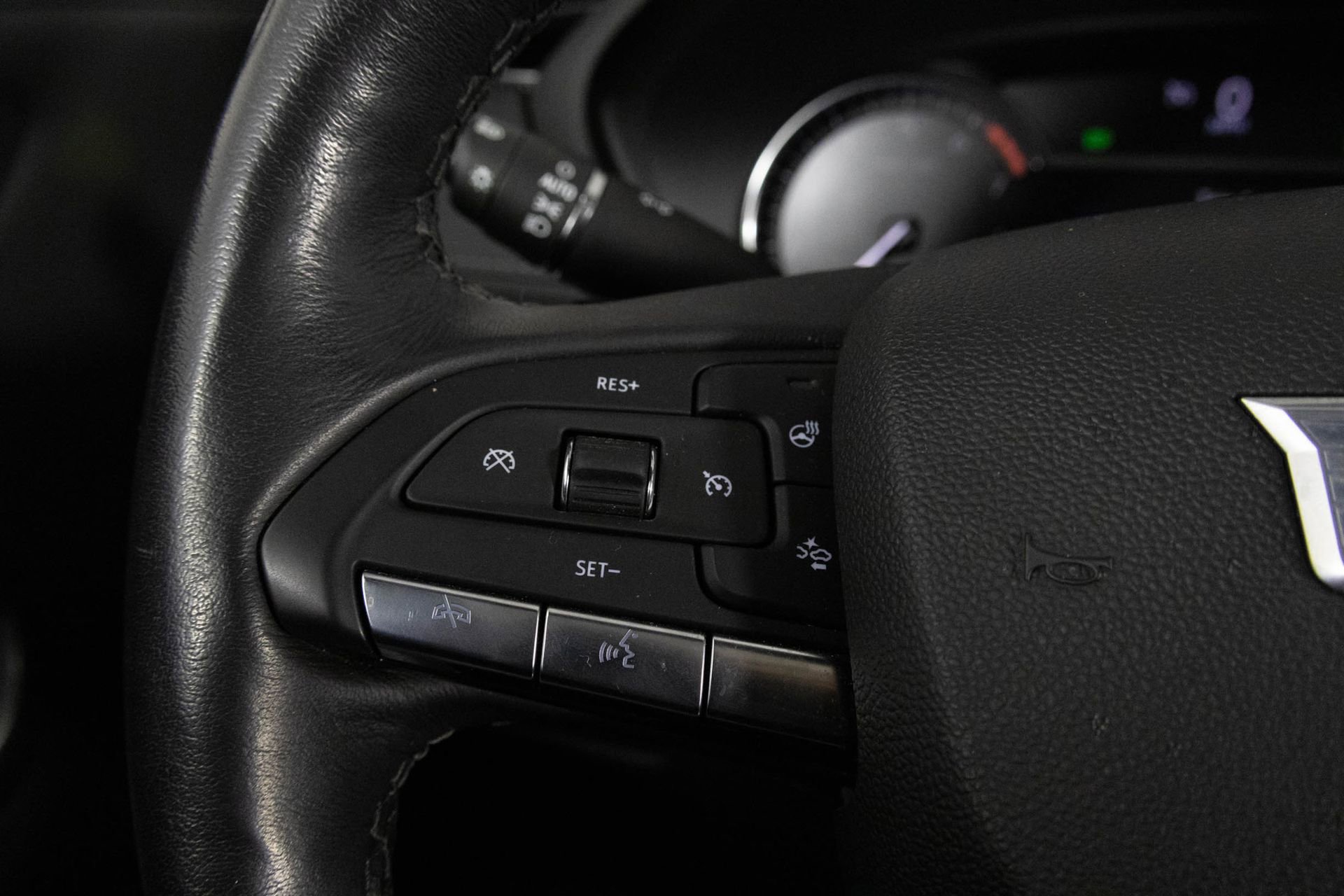 Used 2023 Cadillac XT4 Luxury w/ Cold Weather Package image 29