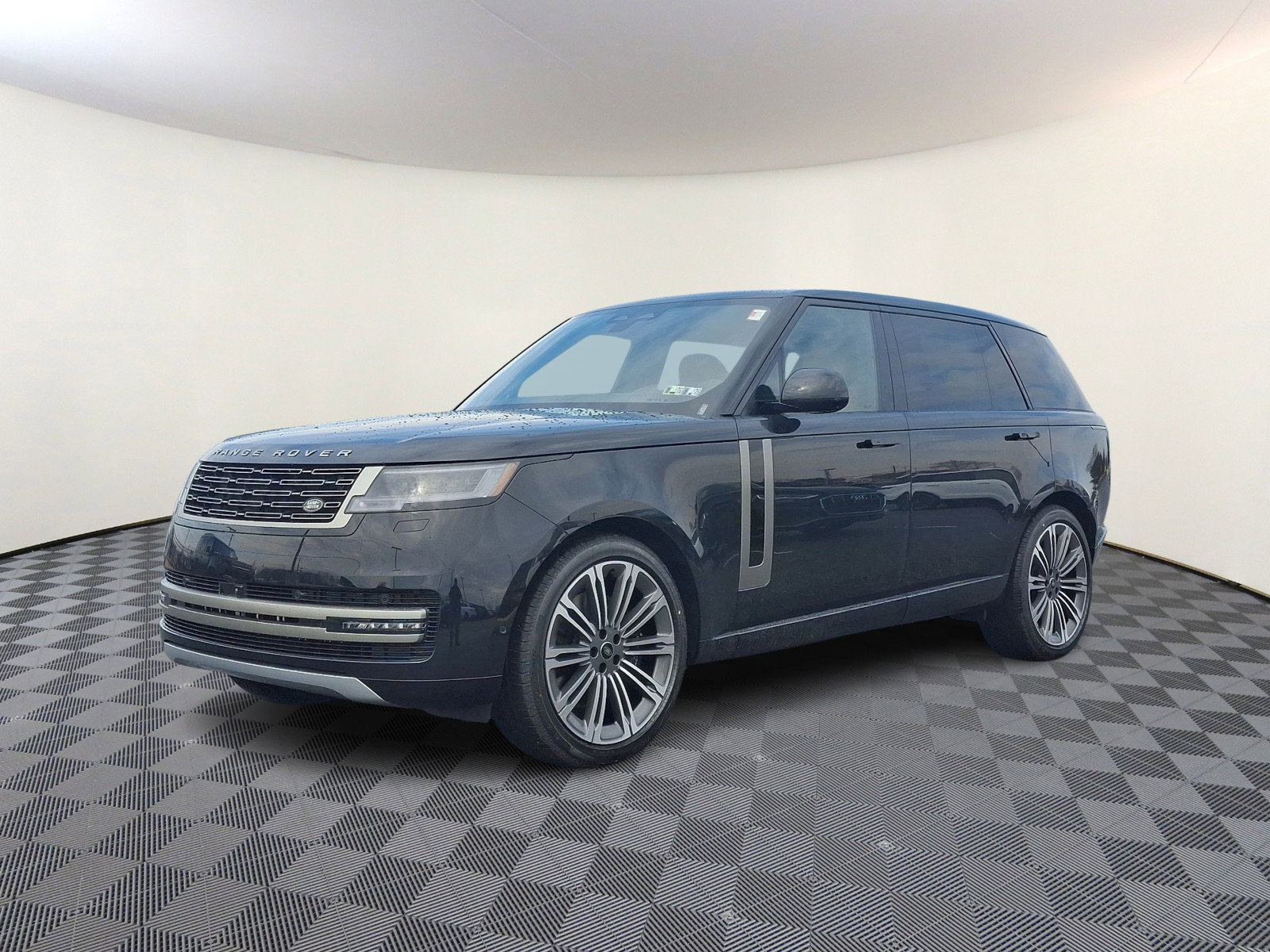 New 2025 Land Rover Range Rover Long Wheelbase SE image 1