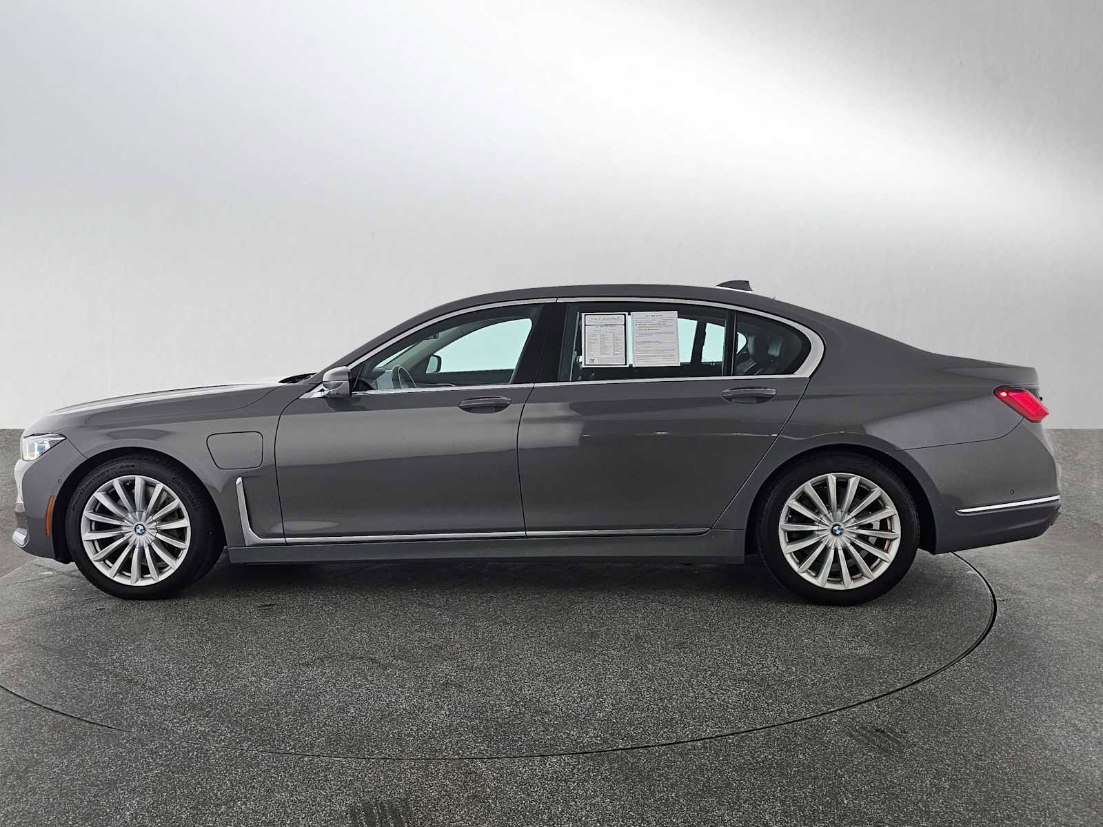 Used 2020 BMW 745e xDrive AWD/4WD image 6