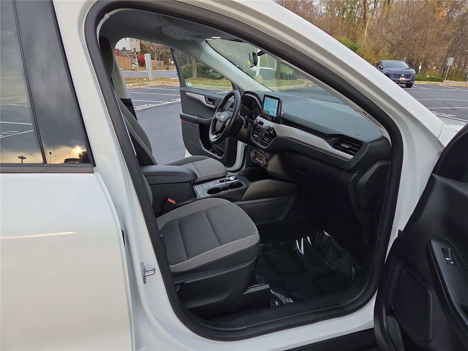 Used 2022 Ford Escape SE w/ Cold Weather Package image 29