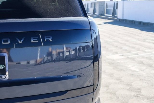 New 2025 Land Rover Range Rover Long Wheelbase SE image 7