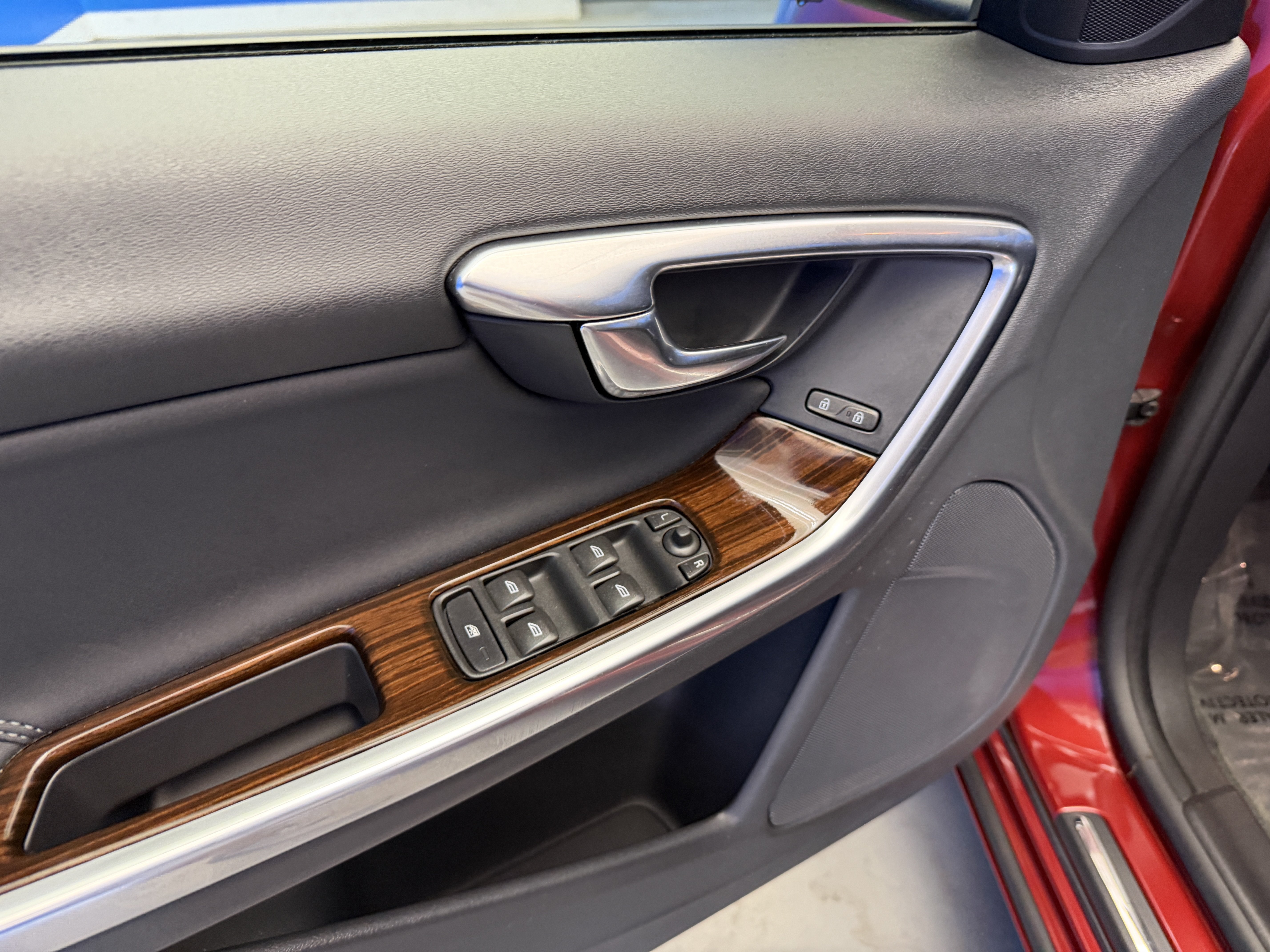 Used 2014 Volvo S60 T5 FWD image 10
