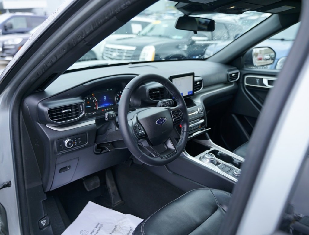 Used 2020 Ford Explorer XLT w/ Equipment Group 202A image 20