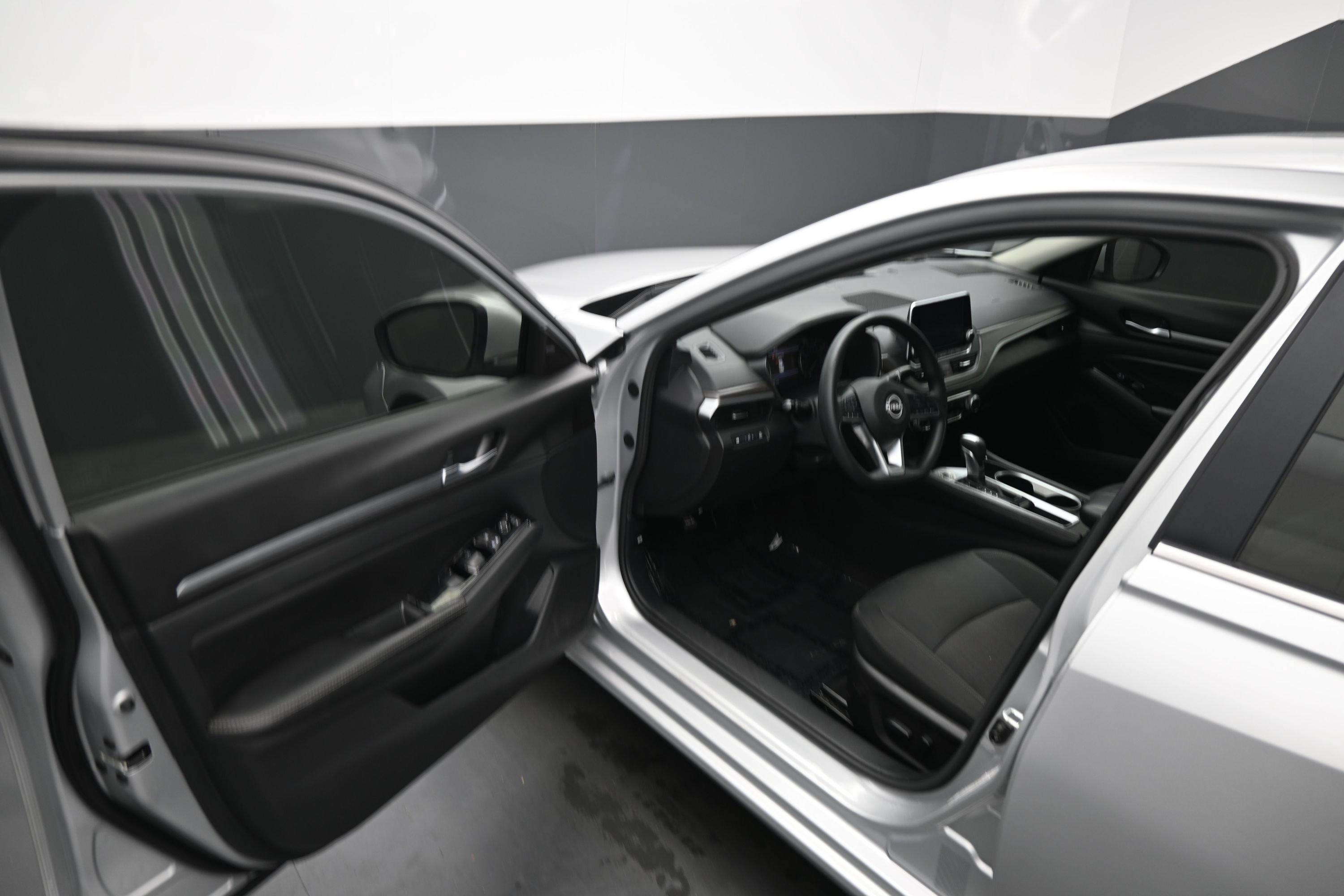 Used 2023 Nissan Altima 2.5 SV FWD image 17