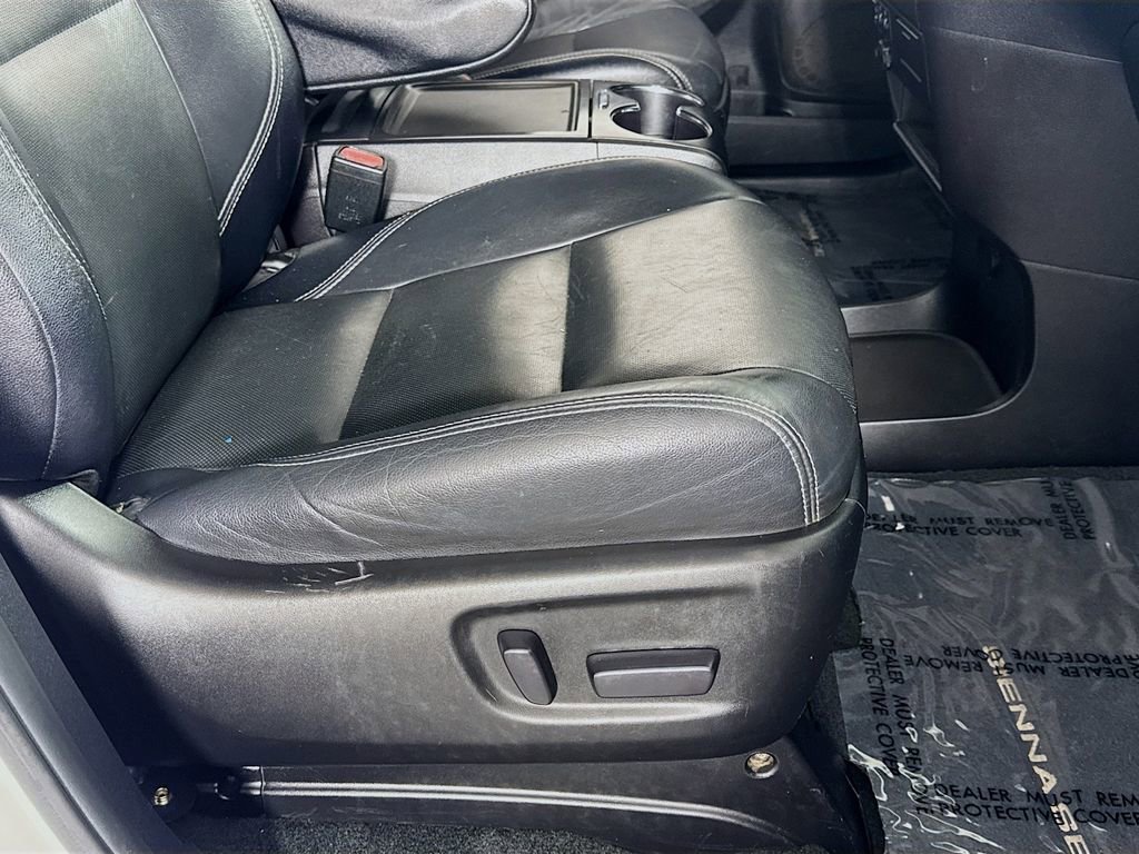 Used 2015 Toyota Sienna SE FWD image 32