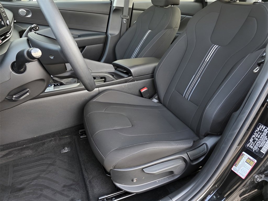 Used 2023 Hyundai Elantra SEL image 19