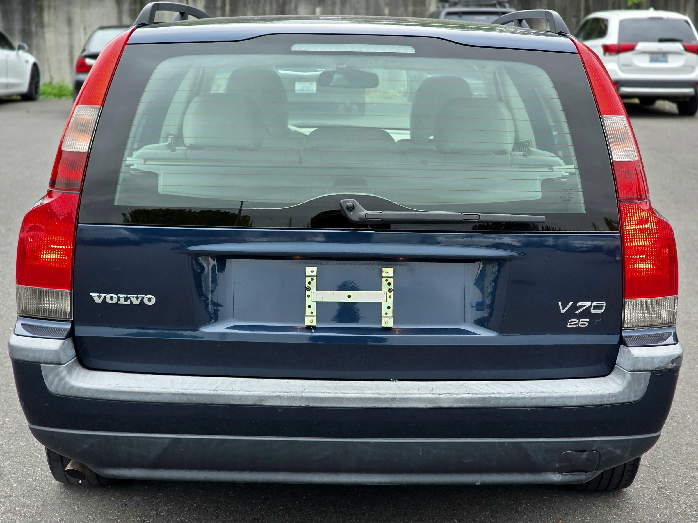 Used 2004 Volvo V70 2.5T FWD image 9