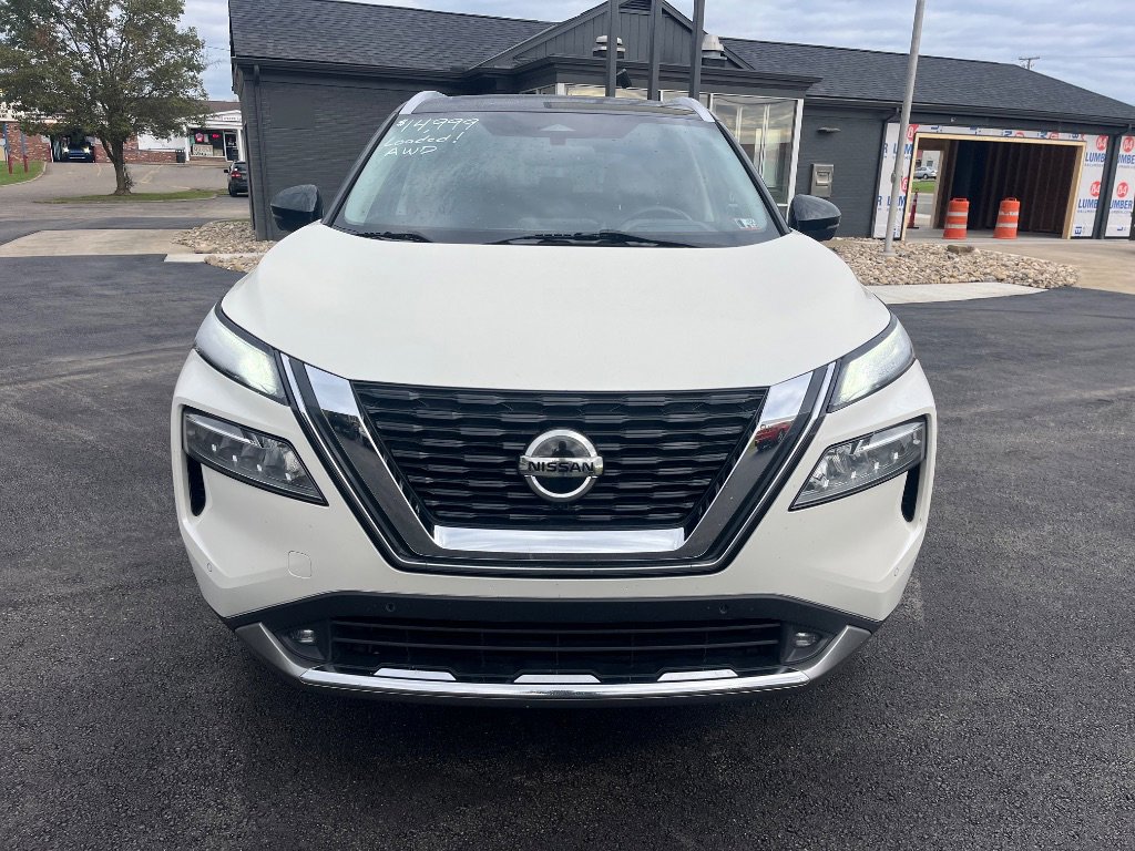Used 2021 Nissan Rogue Platinum image 2