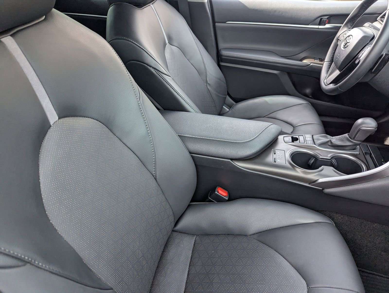 Used 2023 Toyota Camry XSE image 11