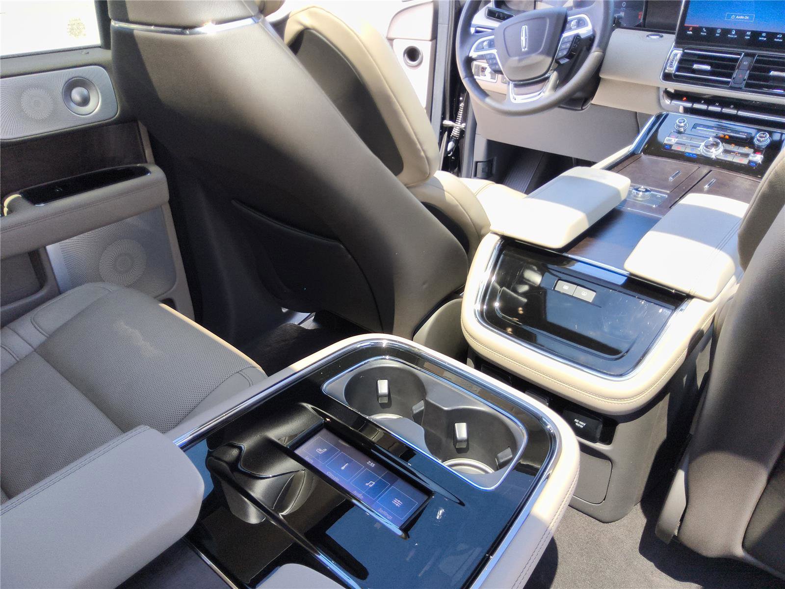 Used 2024 Lincoln Navigator L Reserve AWD/4WD image 24