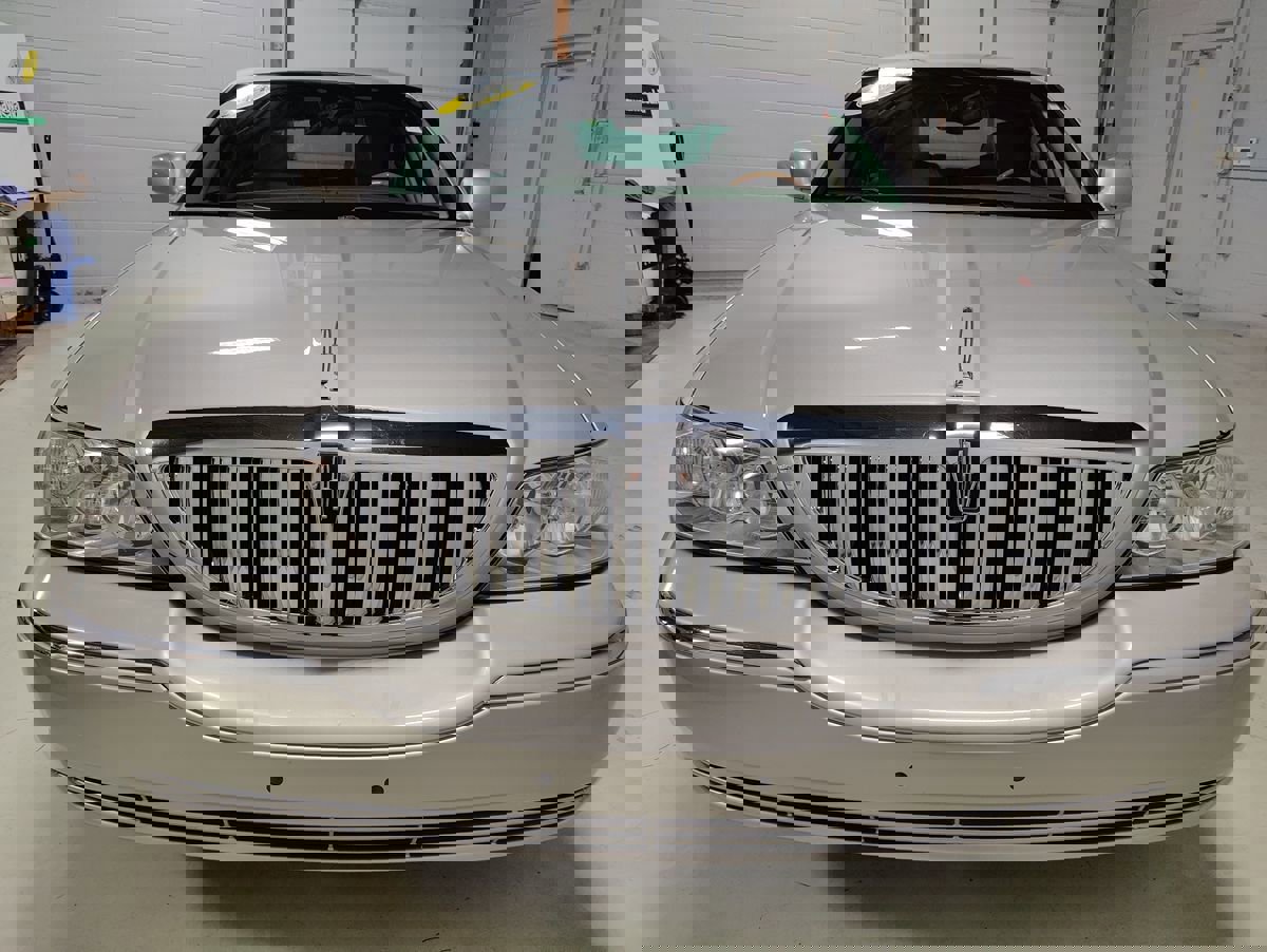 Used 2004 Lincoln Town Car Ultimate image 4