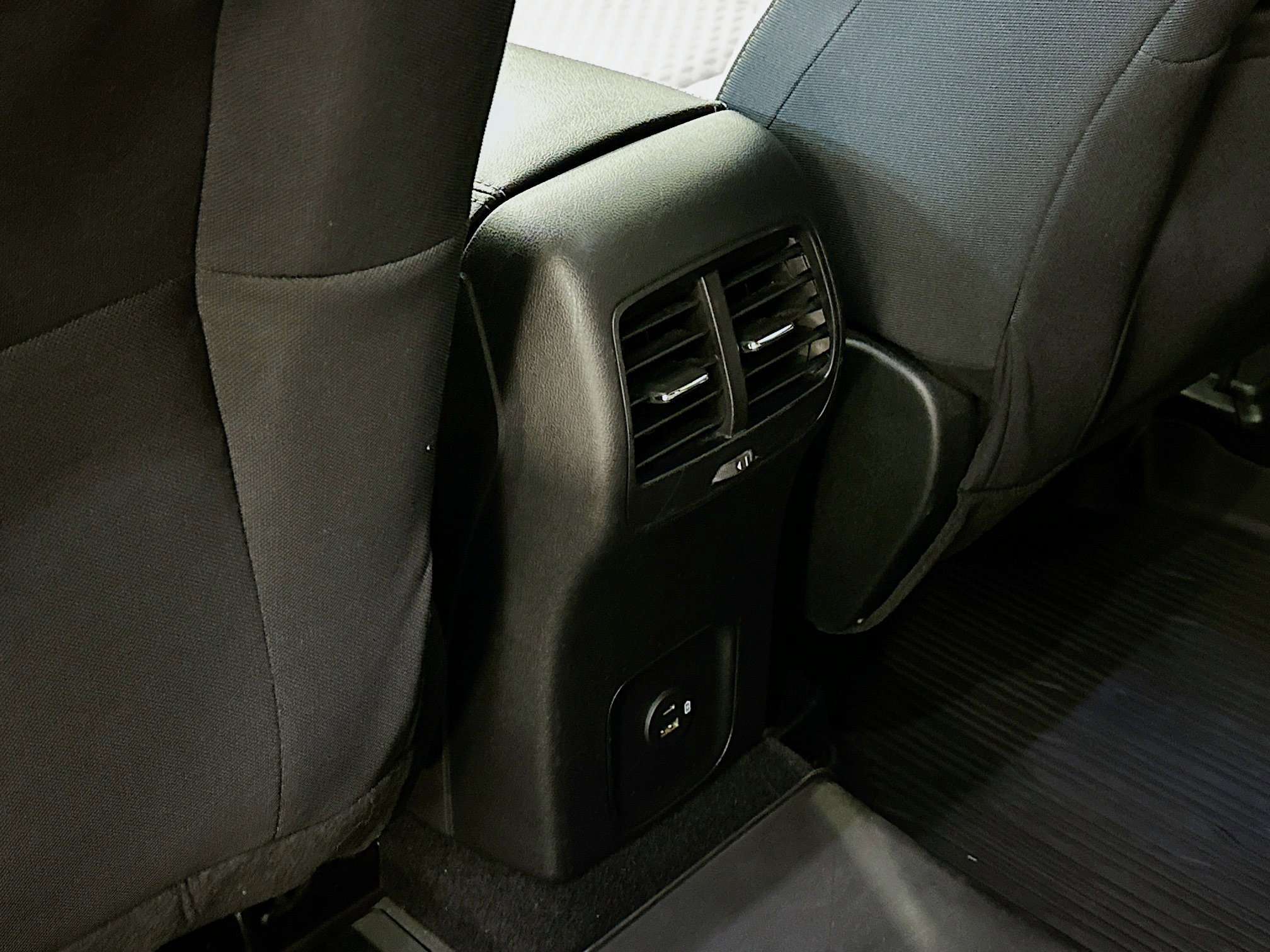 Used 2020 Ford Escape SE image 28