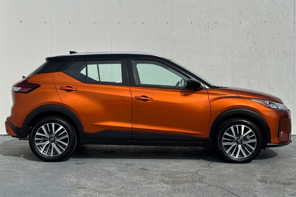 Used 2023 Nissan Kicks SV FWD image 2