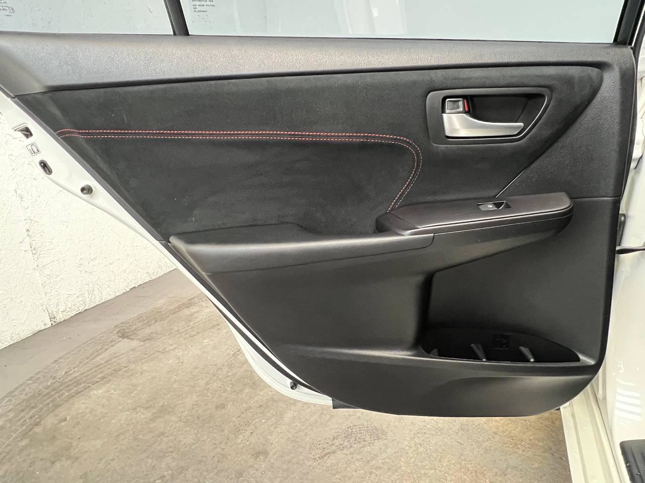 Used 2015 Toyota Camry XSE w/ Moonroof Package FWD image 9