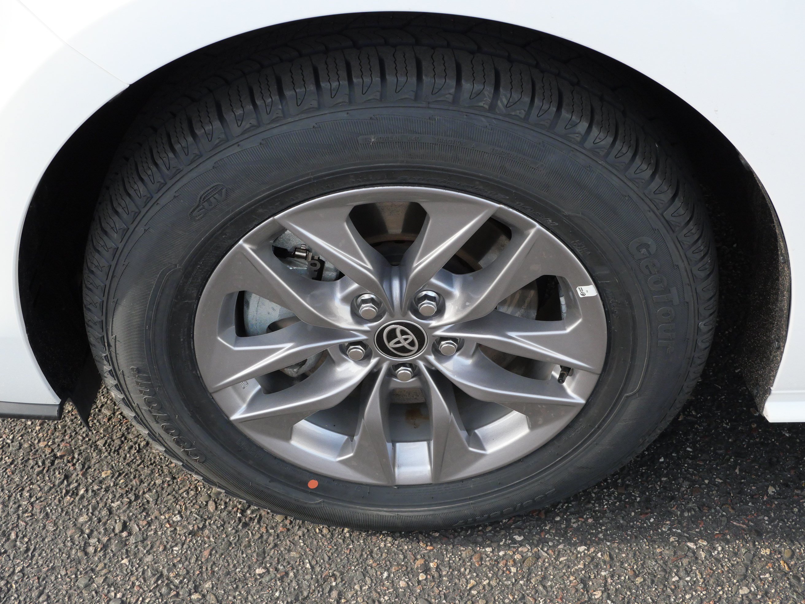 Certified 2025 Toyota Sienna LE AWD/4WD image 15