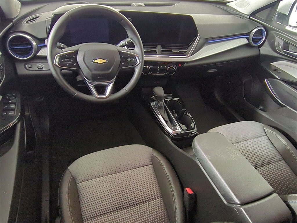 Certified 2025 Chevrolet Trax LT w/ Driver Confidence Package image 10