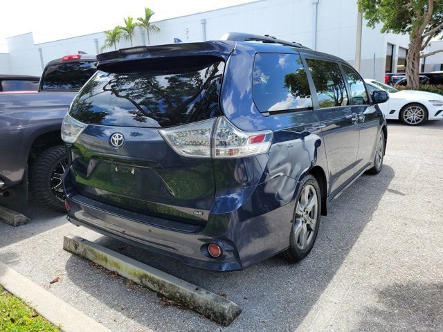 Used 2019 Toyota Sienna SE w/ SE Preferred Package FWD image 6