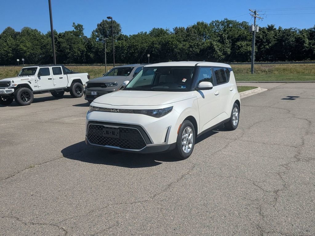 Used 2025 Kia Soul LX w/ LX Technology Package