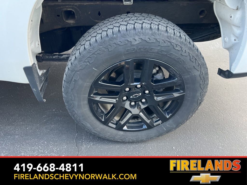 Used 2025 Chevrolet Silverado 1500 Custom Trail Boss w/ Turbomax Blackout Package image 19