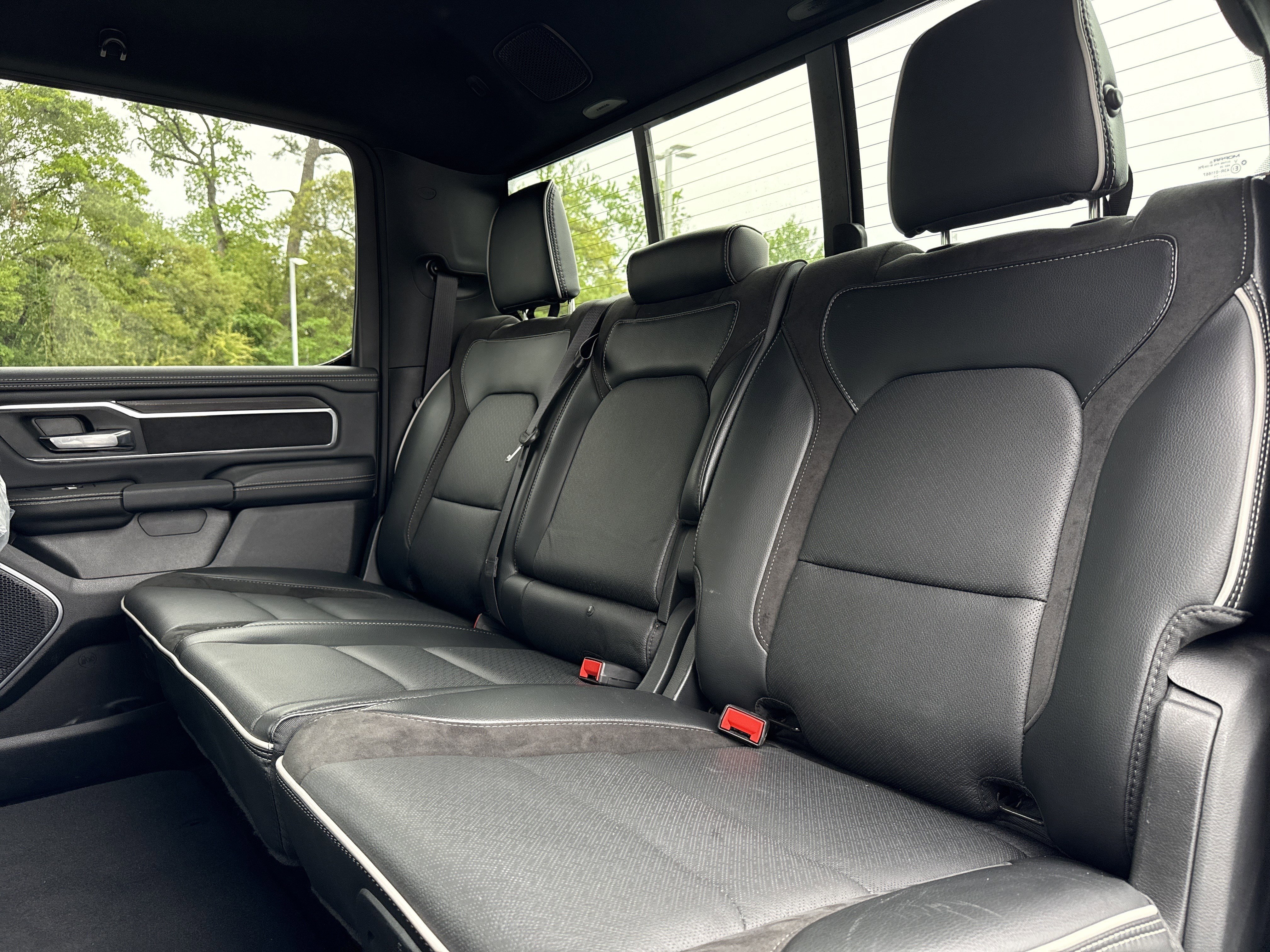 Used 2025 RAM 1500 Laramie w/ Sport Appearance Package AWD/4WD image 39