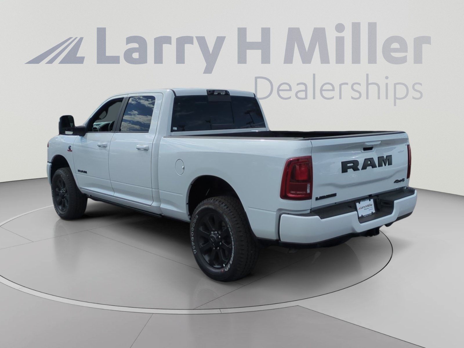 New 2026 RAM 2500 Laramie AWD/4WD image 3