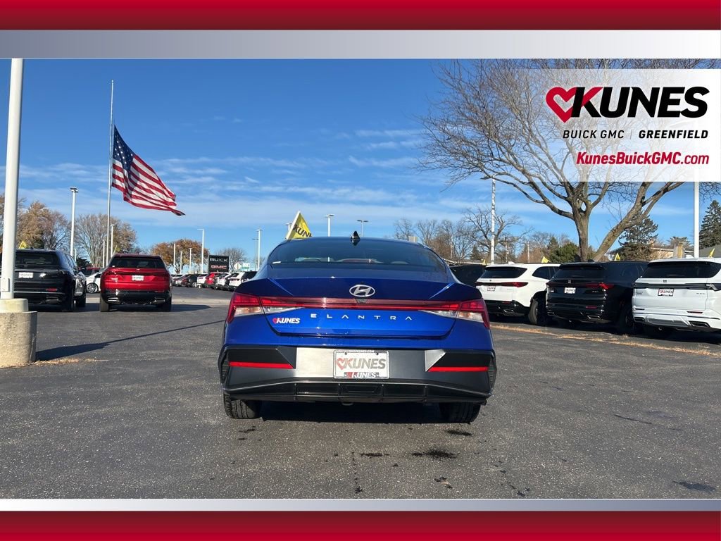 Used 2025 Hyundai Elantra SEL image 8