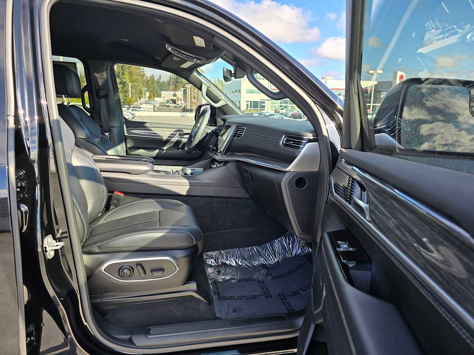 Used 2022 Jeep Wagoneer Series III w/ Flexible Seating Group image 11