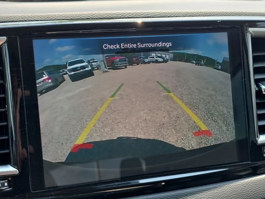 Used 2023 Chrysler Pacifica Touring-L FWD image 28