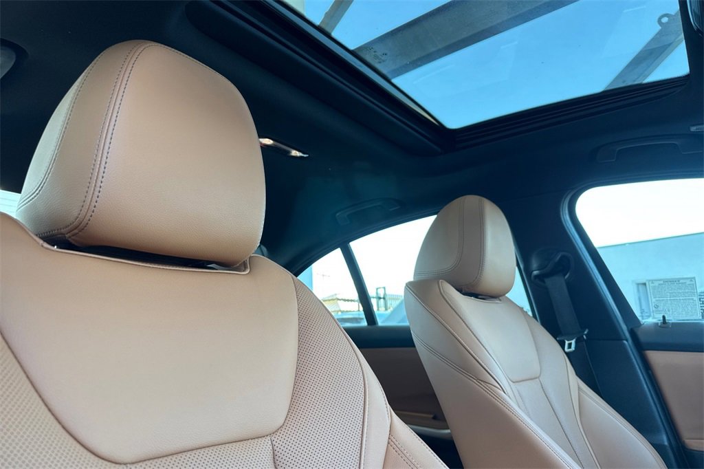 Used 2023 BMW 330e w/ Driving Assistance Package image 21